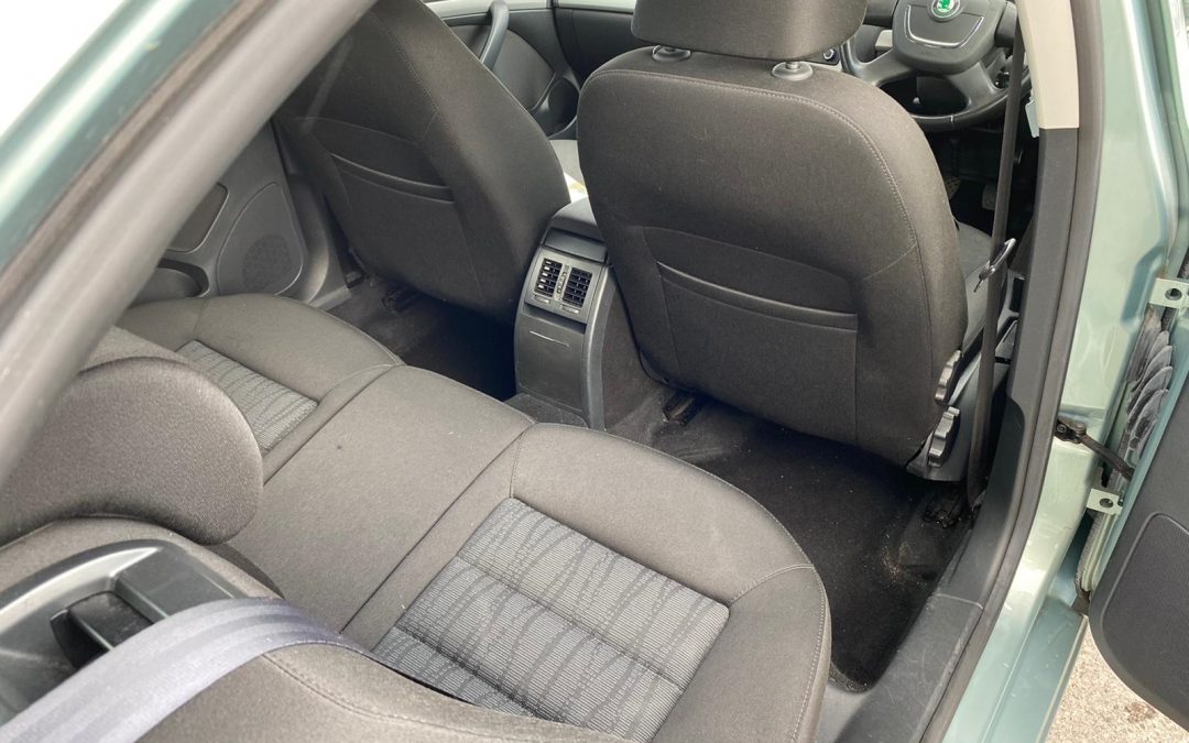 Choose the Right Car Accessories for Luxury and Relaxation